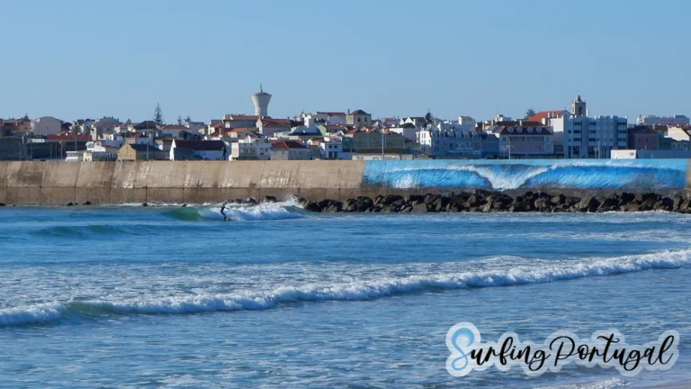 Surf spot of Molhe Leste, with a wave painted on the wall in the background