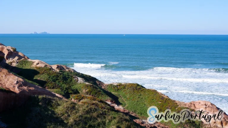 Detail of the waves breaking at Almagreira surfing spot