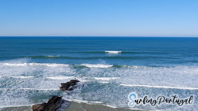 Detail of the waves breaking at Almagreira surfing spot