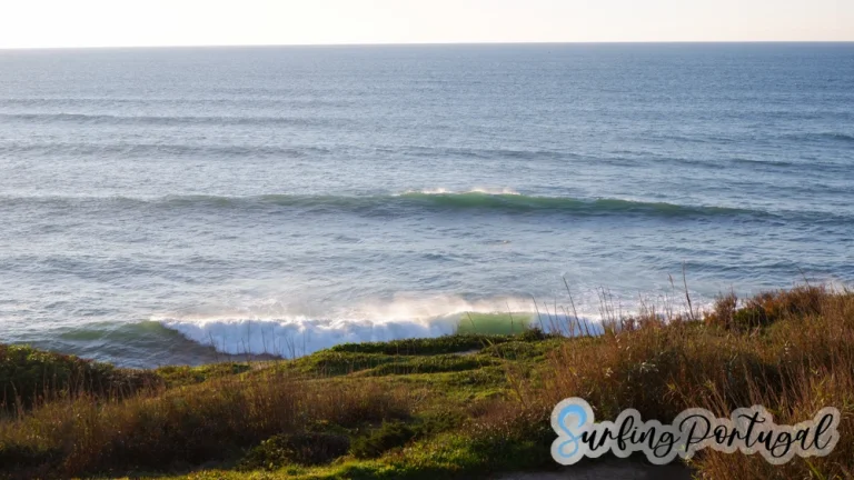 Wave breaking on the north side of Praia de Santa Rita