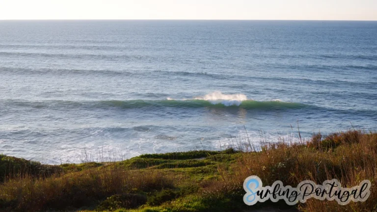 Wave breaking on the north side of Praia de Santa Rita